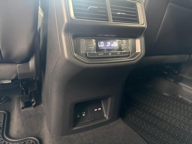 Photo of 2026 deep black pearl Volkswagen Atlas
