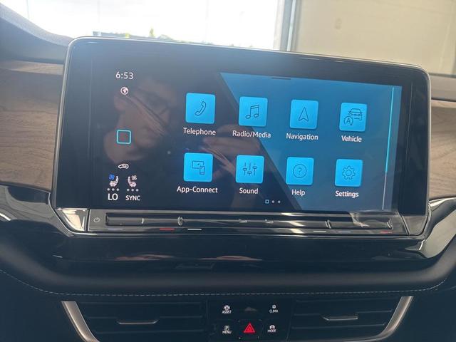 Photo of 2026 deep black pearl Volkswagen Atlas