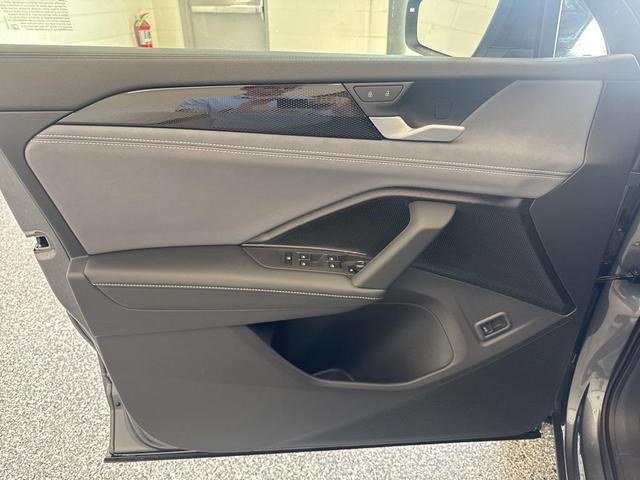 Photo of 2025 Platinum Gray Metallic Volkswagen Tiguan