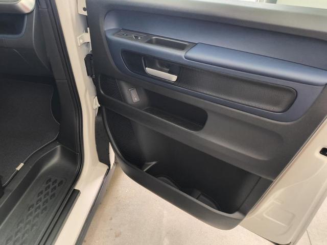 Photo of 2025 Candy White Volkswagen ID. Buzz