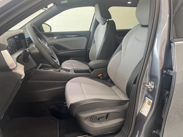 Photo of 2025 Platinum Gray Metallic Volkswagen Tiguan