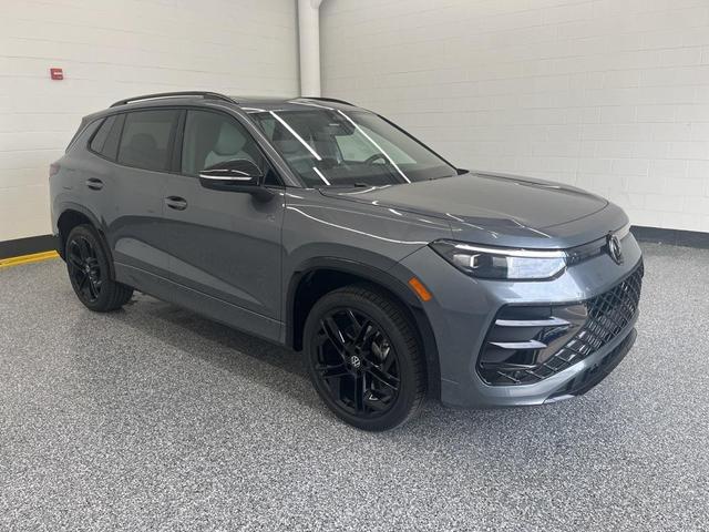 Photo of 2025 Platinum Gray Metallic Volkswagen Tiguan