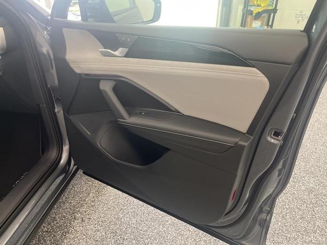 Photo of 2025 Platinum Gray Metallic Volkswagen Tiguan