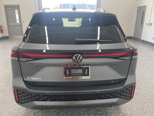 Photo of 2025 Platinum Gray Metallic Volkswagen Tiguan