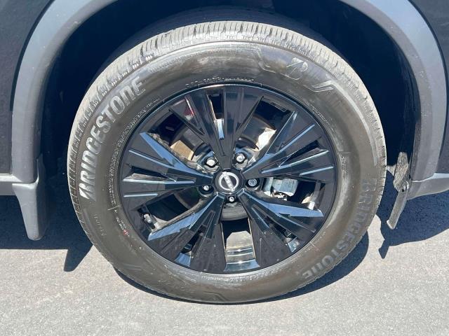 Photo of 2023 Super Black Nissan Rogue