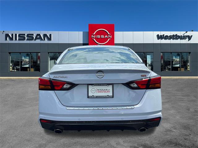 Photo of 2023 Gray Sky Pearl Nissan Altima