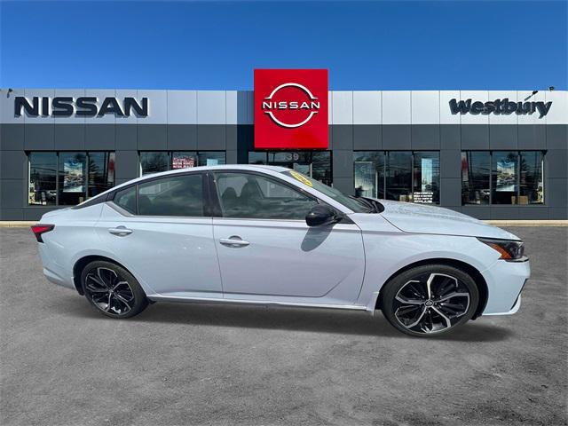 Photo of 2023 Gray Sky Pearl Nissan Altima