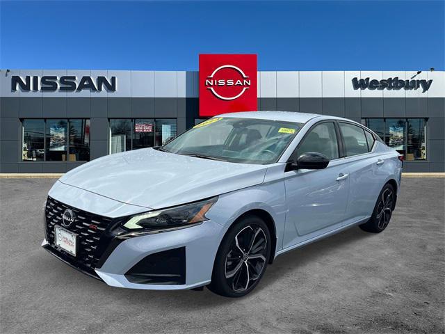 Photo of 2023 Gray Sky Pearl Nissan Altima
