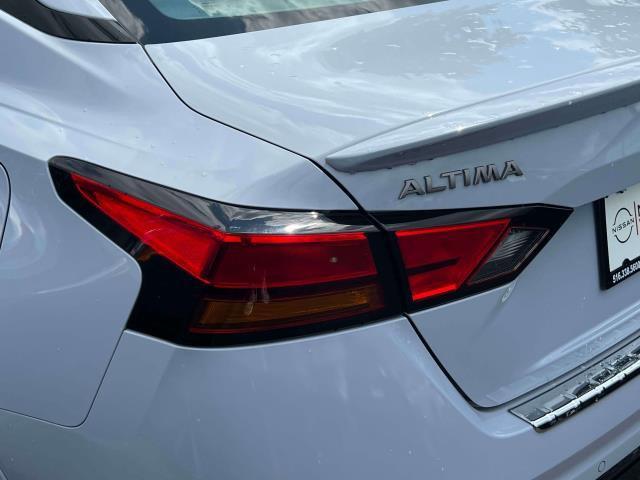 Photo of 2023 Gray Sky Pearl Nissan Altima