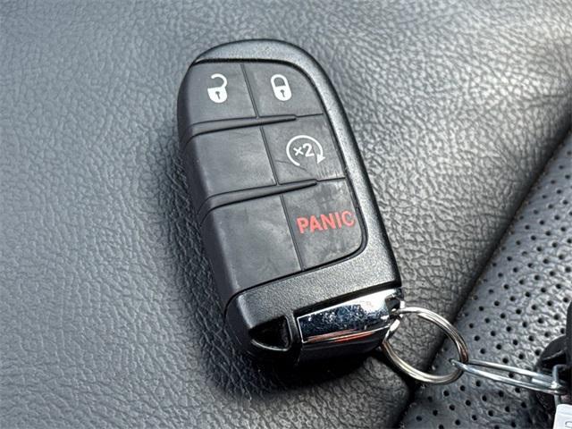Photo of 2022 Redline Pearlcoat Jeep Compass