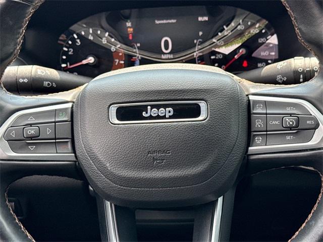 Photo of 2022 Redline Pearlcoat Jeep Compass