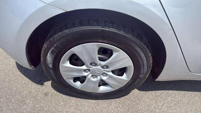 Photo of 2017 Silky Silver Kia Forte
