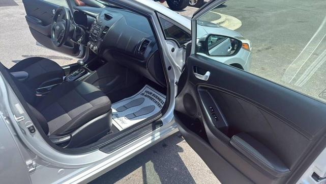 Photo of 2017 Silky Silver Kia Forte