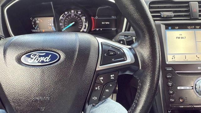 Photo of 2018 White Ford Fusion