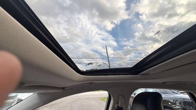 Photo of 2018 White Ford Fusion
