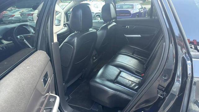 Photo of 2013 Tuxedo Black Metallic Ford Edge