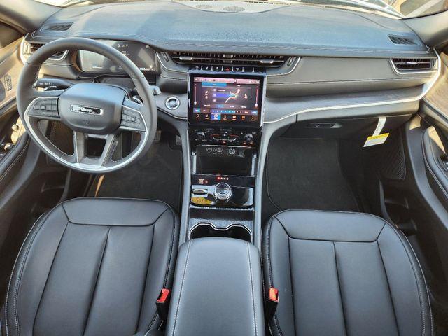 Photo of 2025 Diamond Black Jeep Grand Cherokee L
