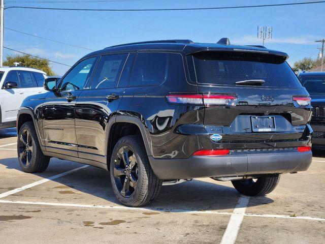 Photo of 2025 Diamond Black Jeep Grand Cherokee L