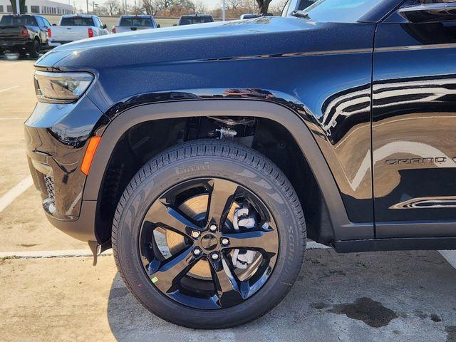 Photo of 2025 Diamond Black Jeep Grand Cherokee L