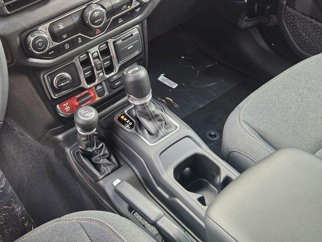 Photo of 2025 Black Clearcoat Jeep Wrangler