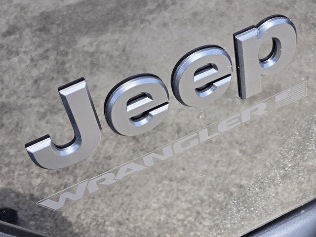 Photo of 2025 Black Clearcoat Jeep Wrangler