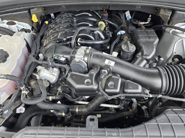 Photo of 2023 Bright White Clearcoat Jeep Grand Cherokee