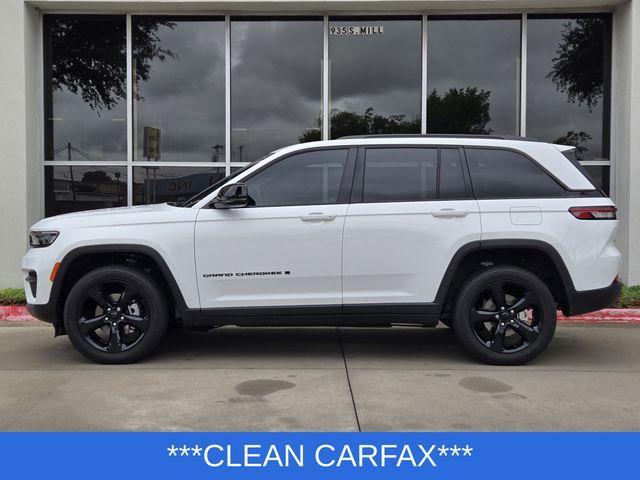 Photo of 2023 Bright White Clearcoat Jeep Grand Cherokee