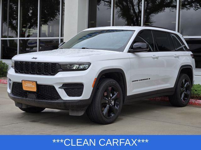 Photo of 2023 Bright White Clearcoat Jeep Grand Cherokee