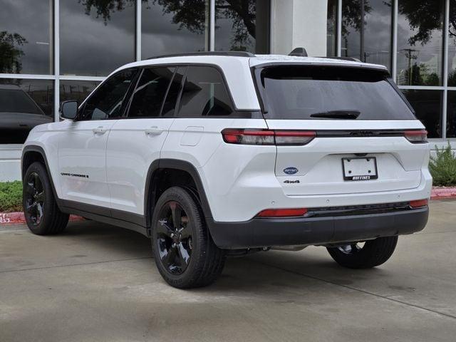 Photo of 2023 Bright White Clearcoat Jeep Grand Cherokee