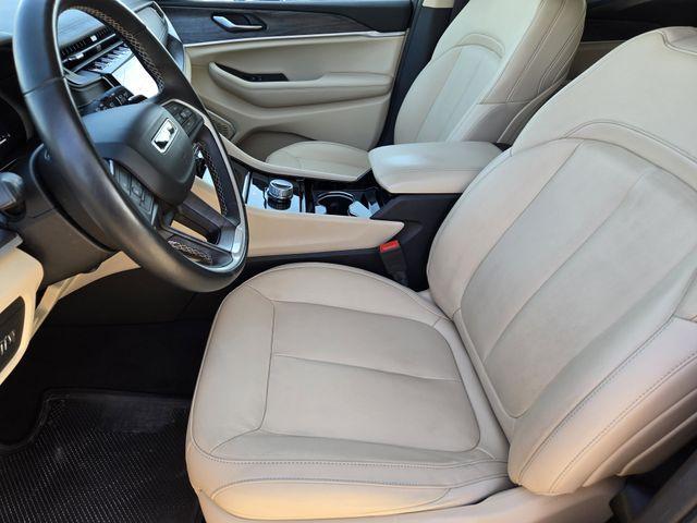 Photo of 2021 Diamond Black Jeep Grand Cherokee L