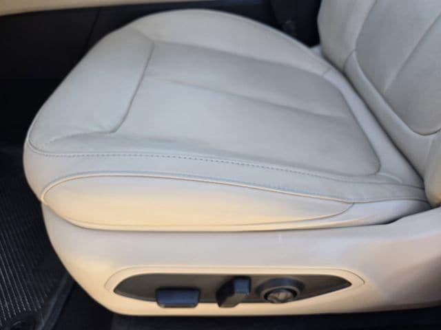 Photo of 2021 Diamond Black Jeep Grand Cherokee L