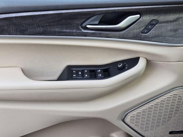 Photo of 2021 Diamond Black Jeep Grand Cherokee L