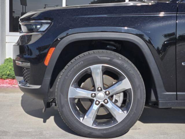 Photo of 2021 Diamond Black Jeep Grand Cherokee L