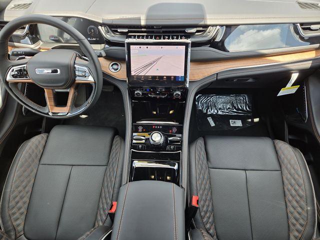 Photo of 2025 Diamond Black Jeep Grand Cherokee L