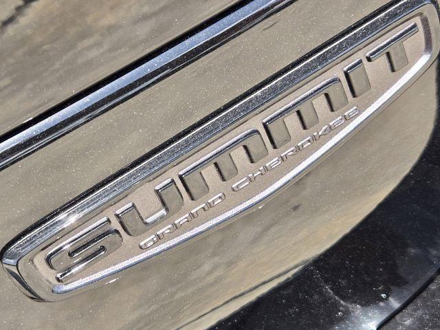 Photo of 2025 Diamond Black Jeep Grand Cherokee L