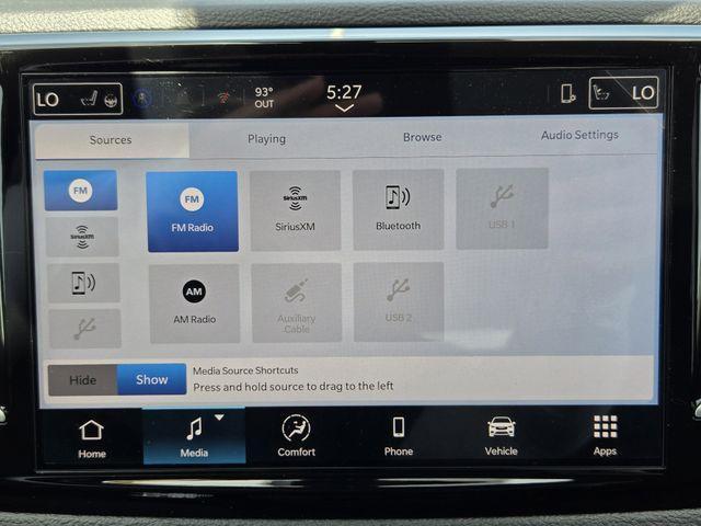 Photo of 2025 Bright White Clearcoat Chrysler Pacifica