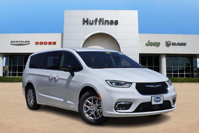 Photo of 2025 Bright White Clearcoat Chrysler Pacifica