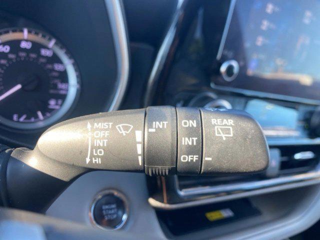 Photo of 2023 Midnight Black Metallic Toyota Highlander