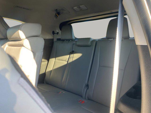 Photo of 2023 Midnight Black Metallic Toyota Highlander