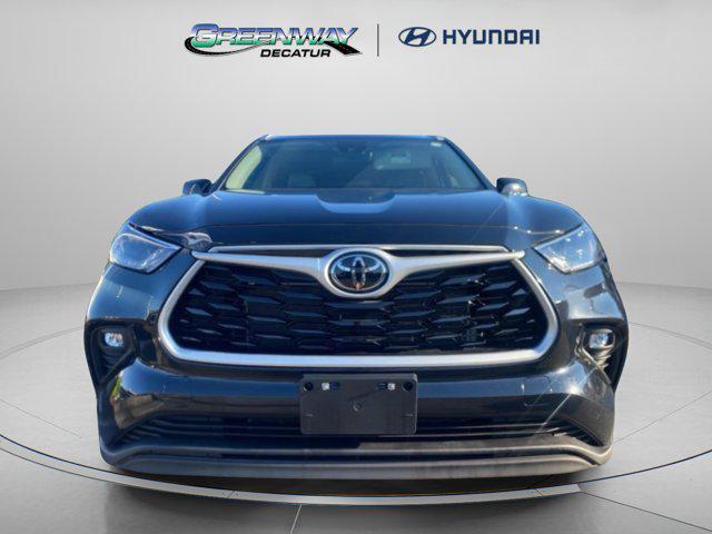 Photo of 2023 Midnight Black Metallic Toyota Highlander