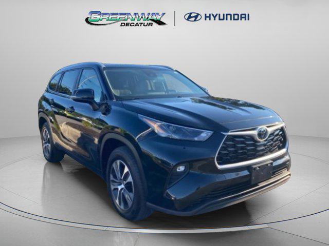 Photo of 2023 Midnight Black Metallic Toyota Highlander