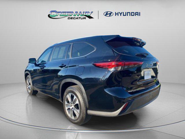 Photo of 2023 Midnight Black Metallic Toyota Highlander