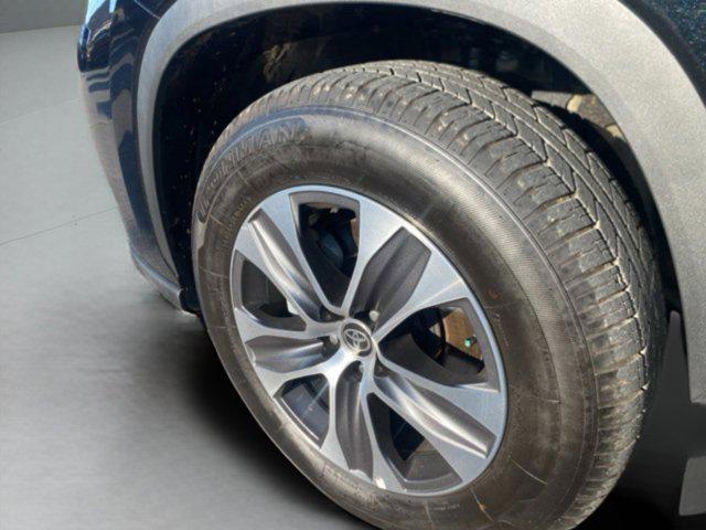 Photo of 2023 Midnight Black Metallic Toyota Highlander