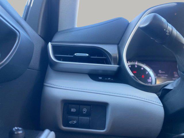 Photo of 2023 Midnight Black Metallic Toyota Highlander