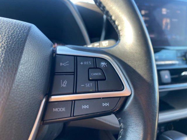 Photo of 2023 Midnight Black Metallic Toyota Highlander