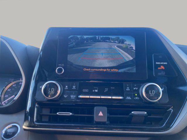 Photo of 2023 Midnight Black Metallic Toyota Highlander