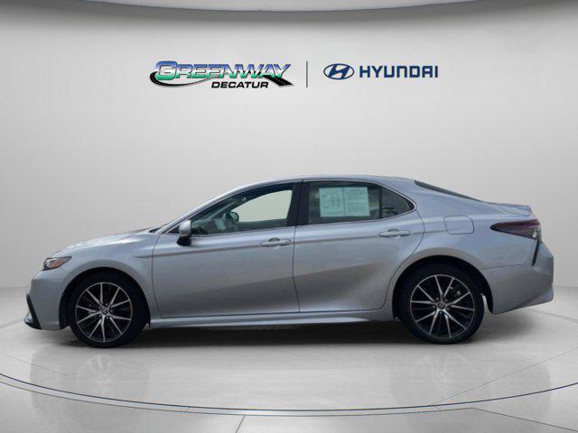 Photo of 2023 Midnight Black Metallic Toyota Camry