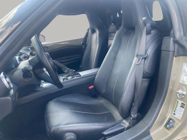 Photo of 2023 Zircon Sand Mazda MX-5 Miata