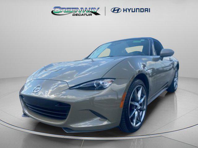 Photo of 2023 Zircon Sand Mazda MX-5 Miata