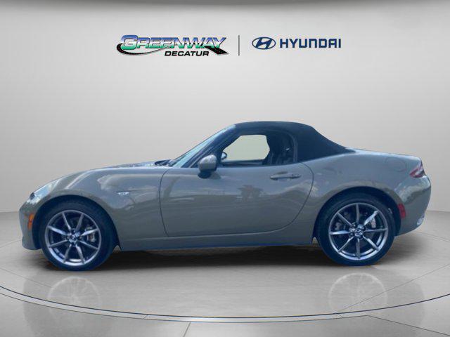 Photo of 2023 Zircon Sand Mazda MX-5 Miata